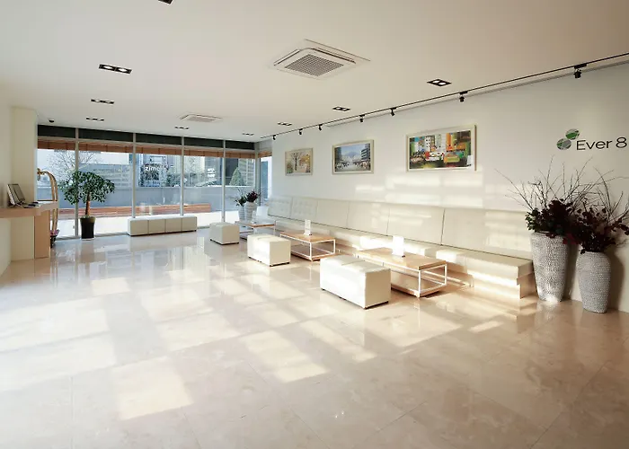 Ever 8 Family Aparthotel 3*