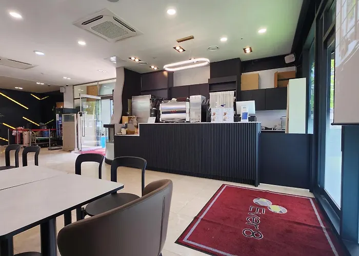 Ever 8 Family Aparthotel 3*